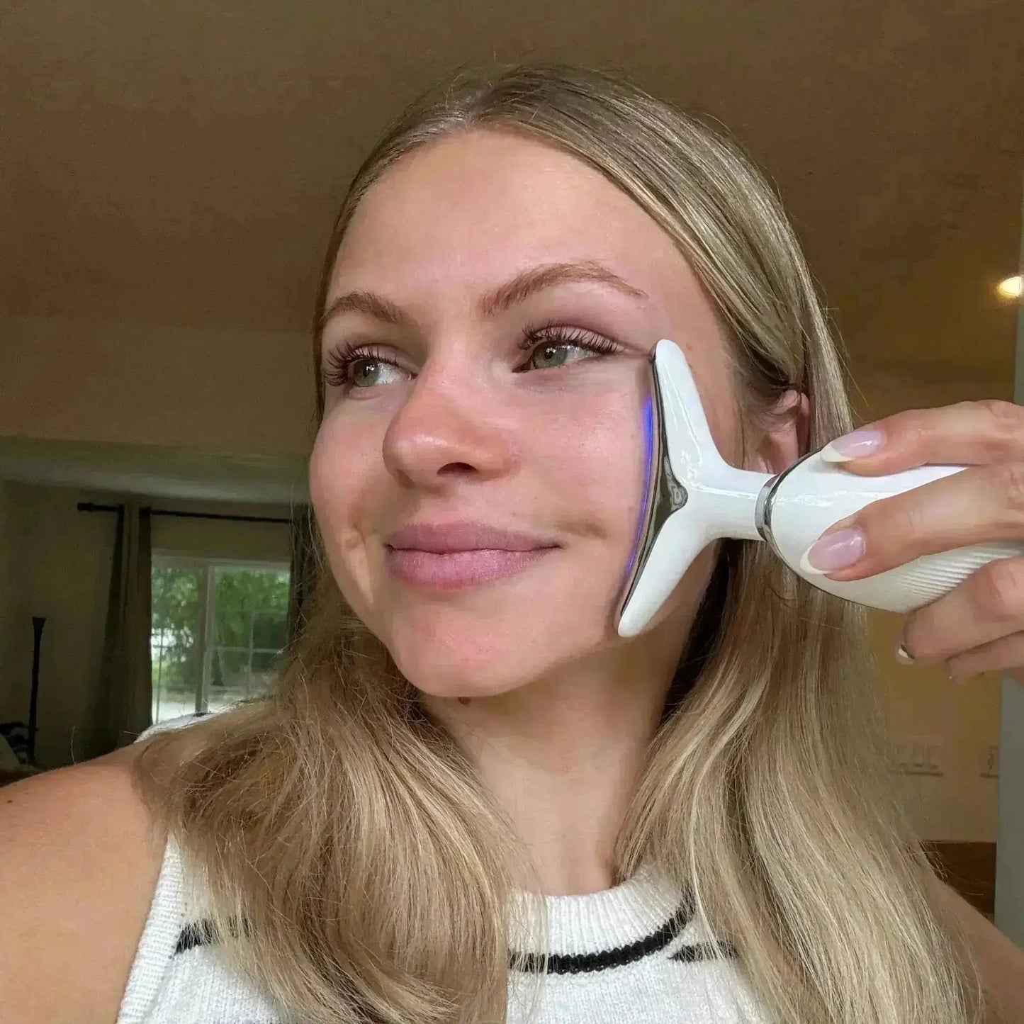 7-in-1 LED Facial Sculptor + Gift Serum